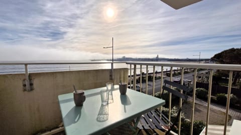 Day, Natural landscape, View (from property/room), Balcony/Terrace, Dining area, Beach, Sea view