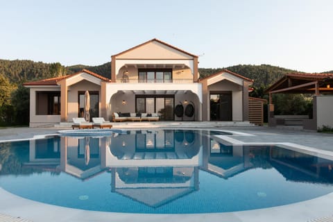 Property building, Natural landscape, Mountain view, Pool view, Swimming pool