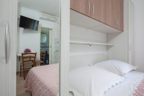 Studio Apartments Marijan - Beachfront Apartment in Tučepi