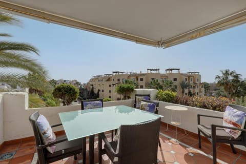 Property building, Balcony/Terrace, Living room