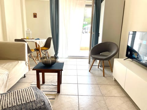 Living room, Photo of the whole room, Dining area