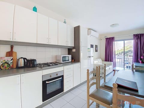 Kitchen or kitchenette, Living room, Seating area, Dining area, microwave, oven, stove, toaster