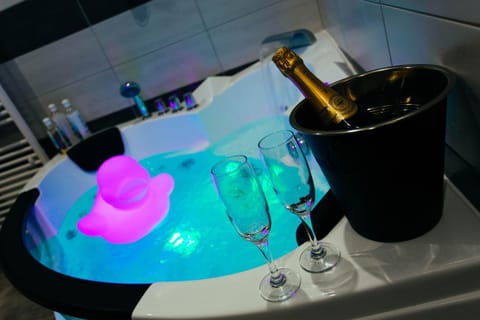 Hot Tub, Bath