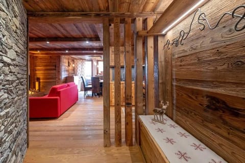 Living room, Decorative detail, Dining area