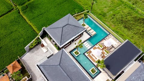 Property building, Bird's eye view, Garden, Floor plan, Garden view, Pool view, Parking, internet