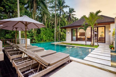 Property building, Day, Garden, Garden view, Pool view, Swimming pool, sunbed
