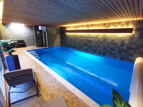 Pool view, Swimming pool, sunbed