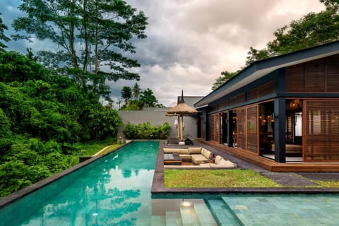 Property building, Swimming pool, sunbed