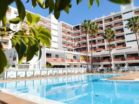 Property building, Swimming pool, Swimming pool