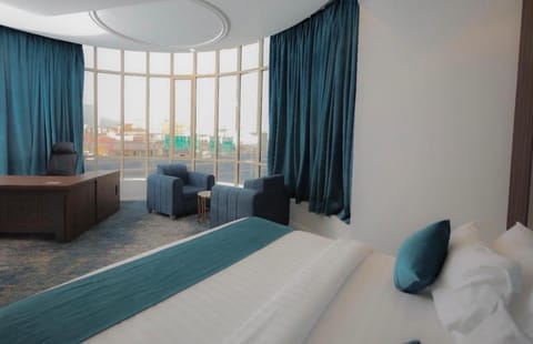 Photo of the whole room, Dining area, Bedroom