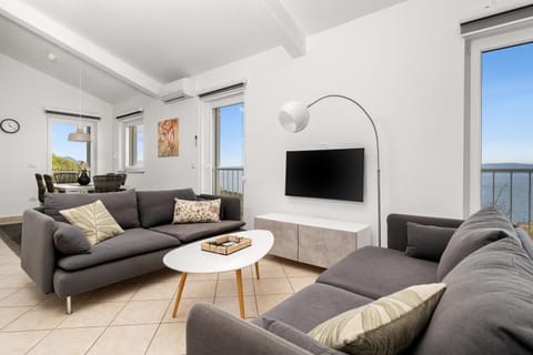 TV and multimedia, Living room, Seating area, Sea view