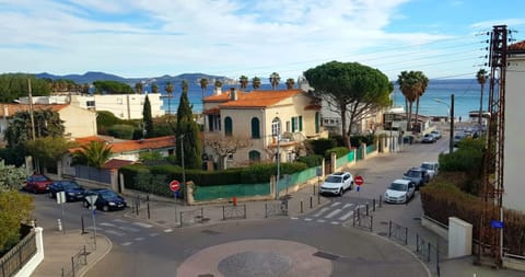 Neighbourhood, Sea view, Street view, Location