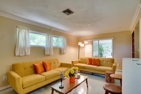 Charming Mid-Century House - Just Steps to Lake! House in Lakeland