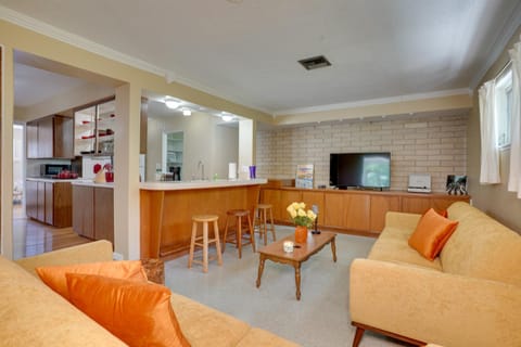 Charming Mid-Century House - Just Steps to Lake! House in Lakeland