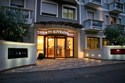 Facade/entrance