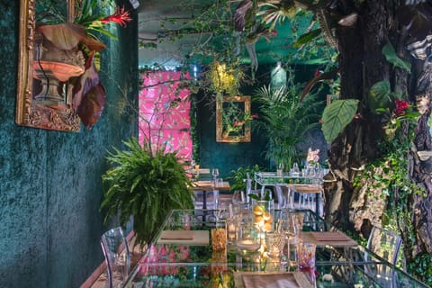 Restaurant/places to eat, Garden view