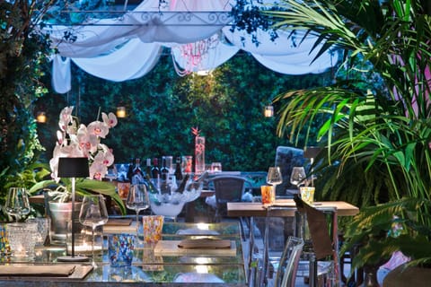 Restaurant/places to eat, Garden view