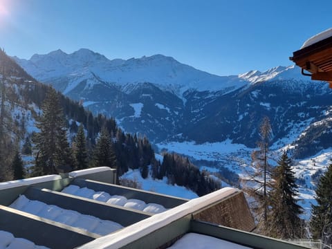 Balcony/Terrace, Mountain view