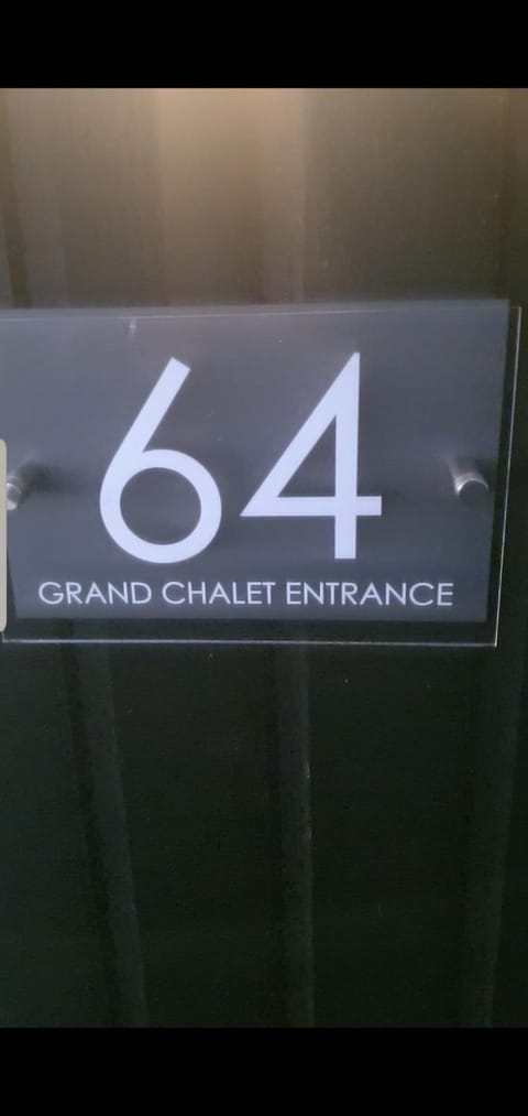 Grand Chalet 64 Disabled Friendly Apartment in Chapel Saint Leonards
