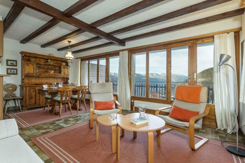 Dining area, Mountain view