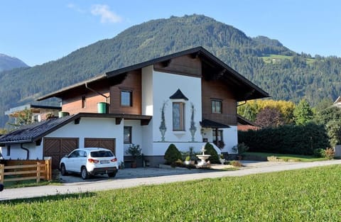 Landhaus Shirley Apartment in Uderns