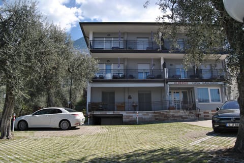 Property building, Garden, Parking