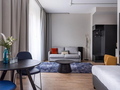 Bed, Seating area, Dining area, wardrobe