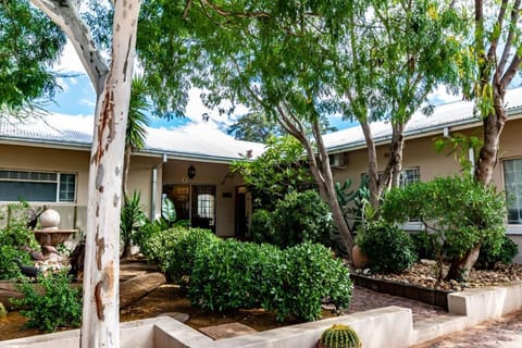 Property building, Facade/entrance, Garden