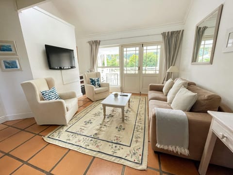 The River Club Loft - 6 sleeper, Swimming Pool, 2 min to Robberg Beach Apartment in Plettenberg Bay