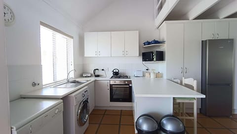 The River Club Loft - 6 sleeper, Swimming Pool, 2 min to Robberg Beach Apartment in Plettenberg Bay