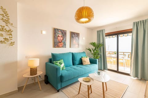 View (from property/room), Living room, Seating area, City view, Sea view