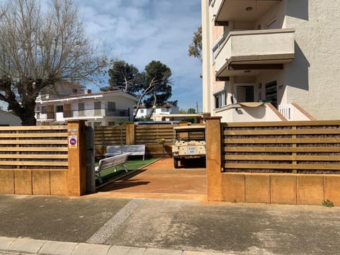 Facade/entrance, Garden, Garden view, Parking