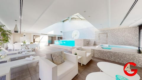 Hot Tub, Living room, Seating area, Swimming pool