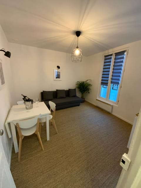 Quartier bas Montreuil à 3minutes du métro Apartment in Vincennes