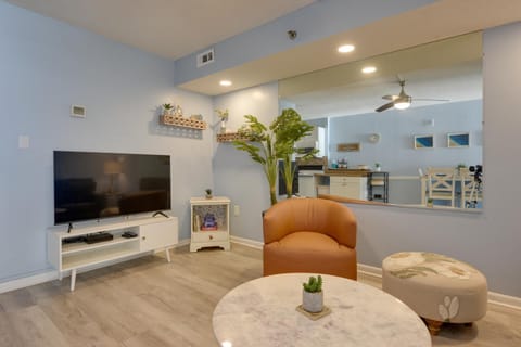 Coastal Condo with Balcony in North Myrtle Beach! Apartment in Crescent Beach