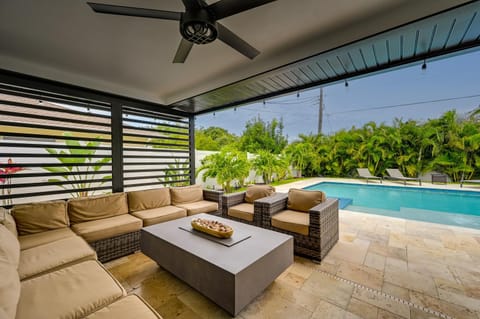 Walk to Beach Getaway with Pool in Naples! House in Naples Park