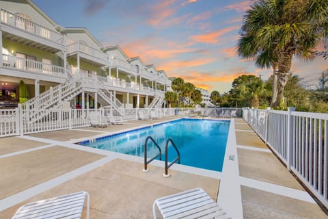 Pool view, Swimming pool, Sunrise