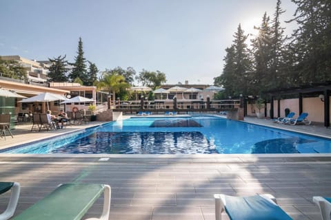 Swimming pool, Swimming pool