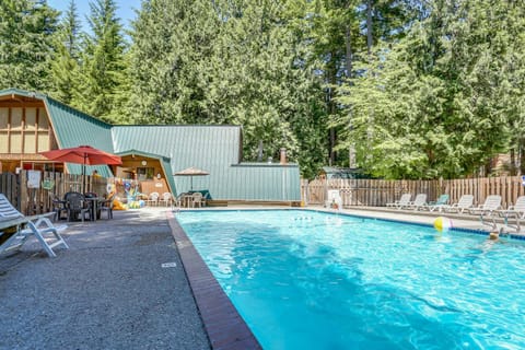 Sandy River Serenade House in Mount Hood Village