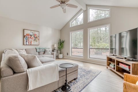 Sandy River Serenade House in Mount Hood Village