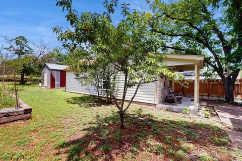 Property building, Day, Natural landscape, Garden, Garden view