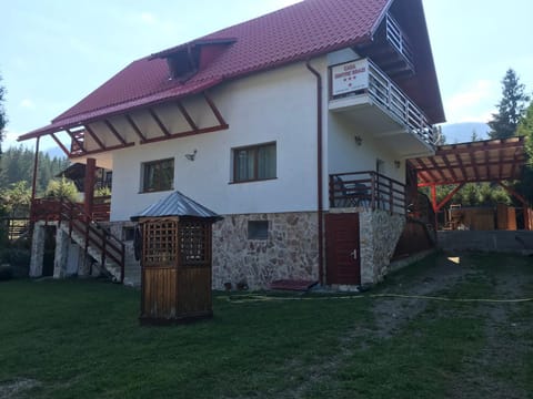 Property building, Day, Garden, Garden view