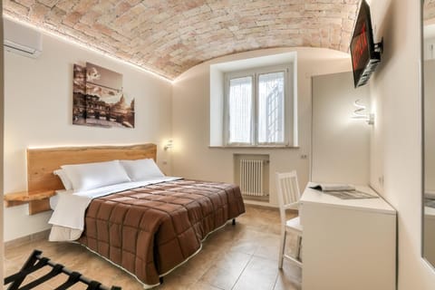 Bed, TV and multimedia, Bedroom, air conditioner, air conditioner