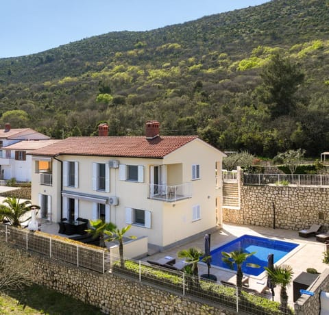 Property building, Day, Natural landscape, Pool view, Swimming pool, sunbed