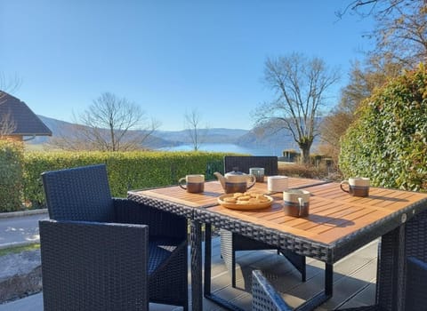 Le Balcon des Cimes Vue panoramique lac d'Annecy House in Haute-Savoie