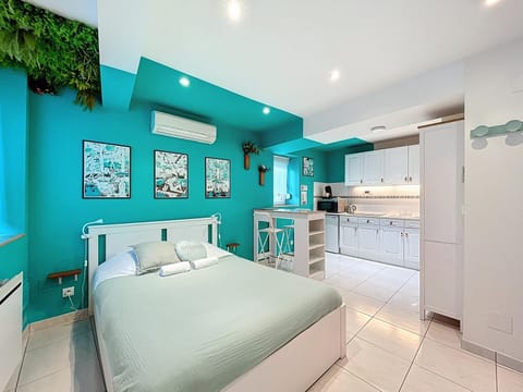 Bed, Photo of the whole room, Decorative detail