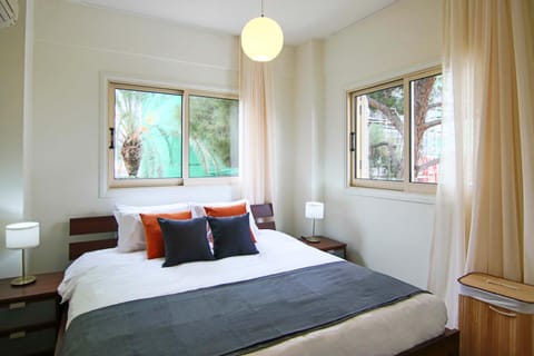 Bed, Decorative detail, Location