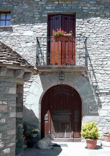 Property building, Facade/entrance, Spring, Pets