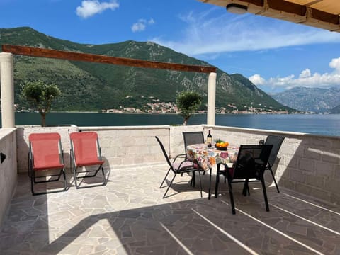 Sea Front 171 Apartment in Dobrota