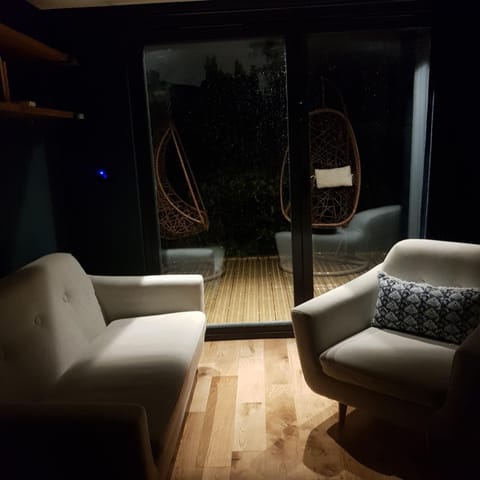 Night, Seating area